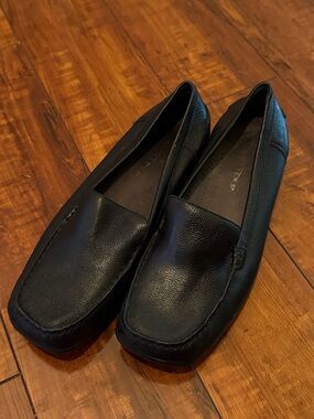 Trotters Black Leather Women's Moccasins